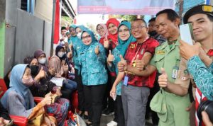 Program Jumat Berkah, Plt. TP-PKK Kota Bekasi Blusukan Ke Permukiman Warga
