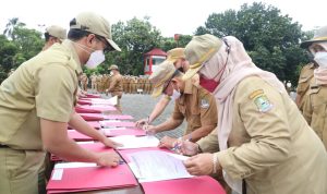 Rangkaian Apel Pagi, Plt. Wali Kota Bekasi Teken Kesepakatan dan Serahkan Penghargaan